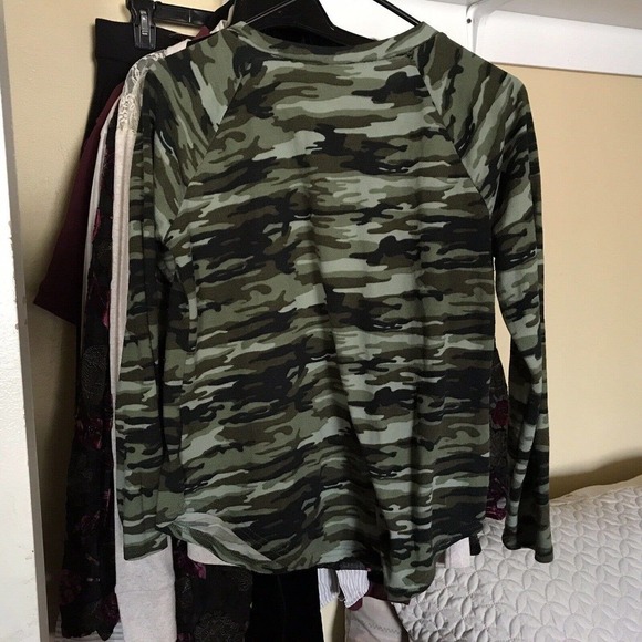 Bobbie Brooks Camo Tee SzM Long Sleeves Knit Round Neck Pre-Owned - Picture 5 of 10